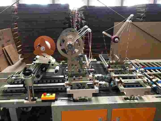 ऑरेंज स्वचालित बॉक्स ग्लूइंग मशीन नालीदार बॉक्स 100 मीटर / मिनट एक साल की वारंटी